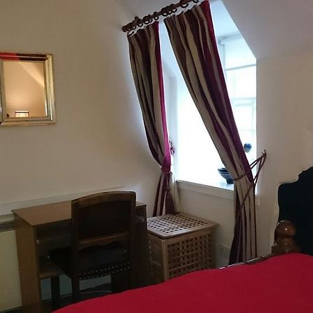 Royal Mile Budget Apartments Эдинбург Номер фото