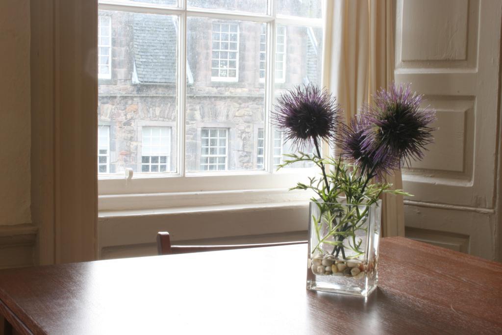Royal Mile Budget Apartments Эдинбург Номер фото