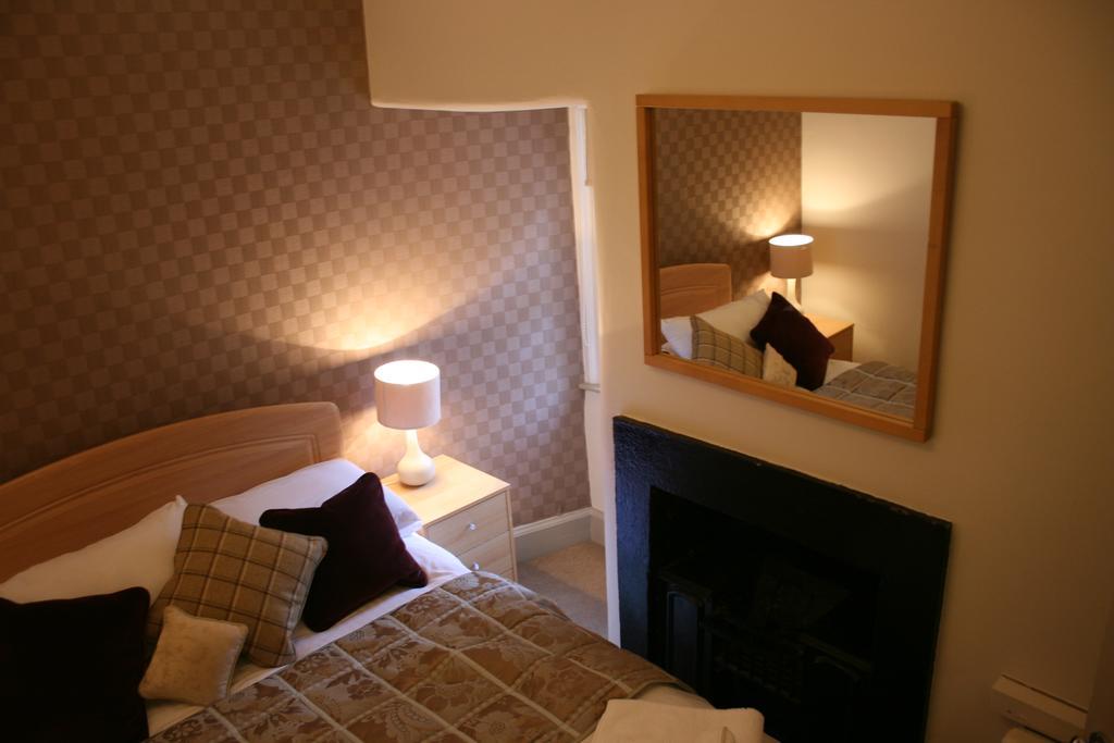 Royal Mile Budget Apartments Эдинбург Номер фото